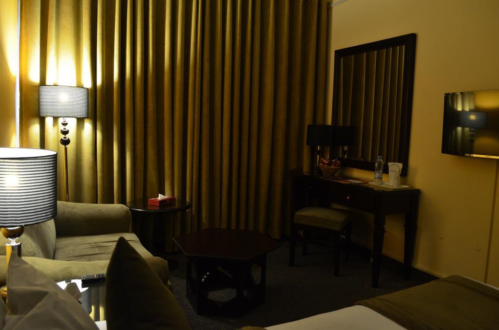 Smart Hotel Lahore Room photo