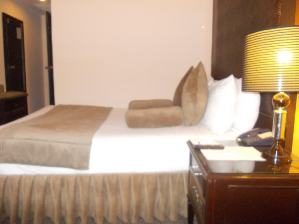 Smart Hotel Lahore Room photo